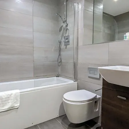 Apartamento Pet-friendly 1br Sleeps 4 In Bmh Centre With Parking